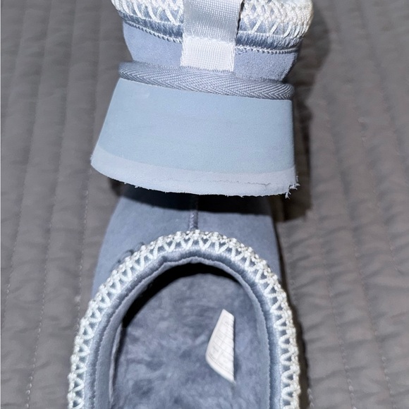 UGG women’s Taz ll - Picture 3 of 5